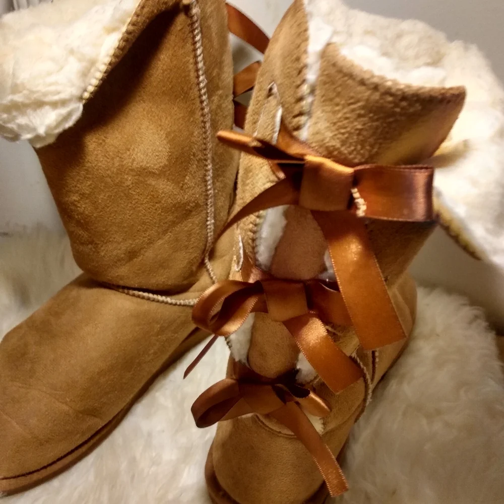 Boots - Picture 2 of 11